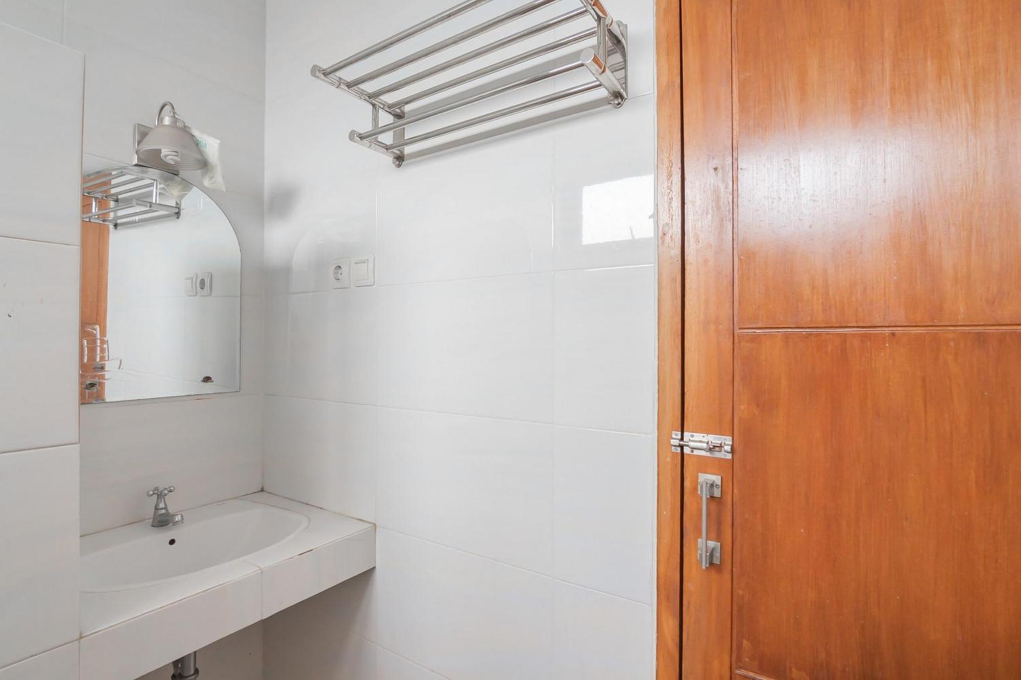 מלון Reddoorz Near Sukabumi Station 2 מראה חיצוני תמונה