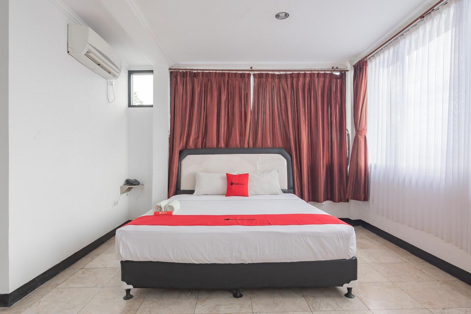 מלון Reddoorz Near Sukabumi Station 2 מראה חיצוני תמונה