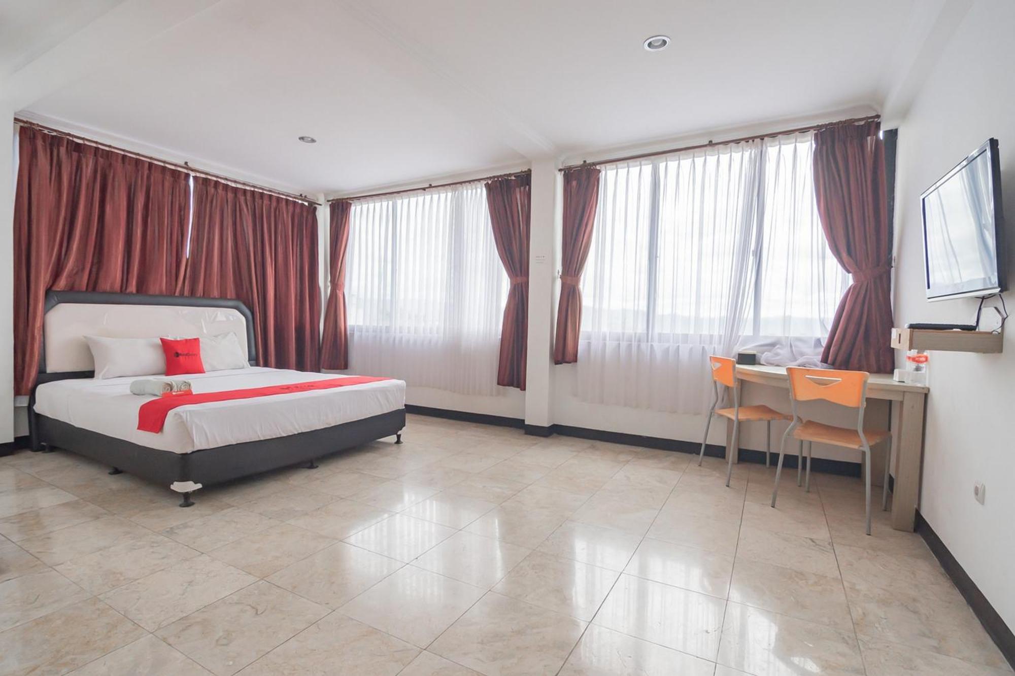 מלון Reddoorz Near Sukabumi Station 2 מראה חיצוני תמונה