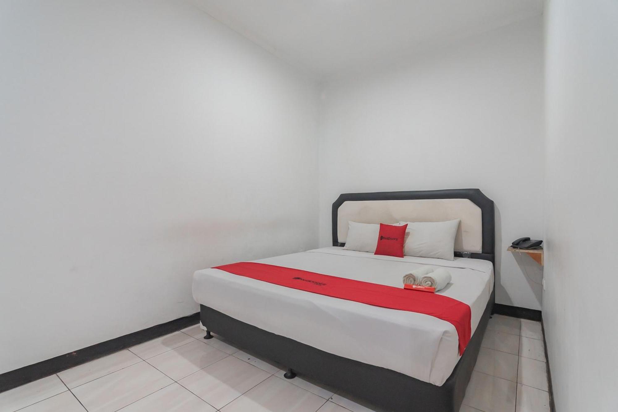 מלון Reddoorz Near Sukabumi Station 2 מראה חיצוני תמונה