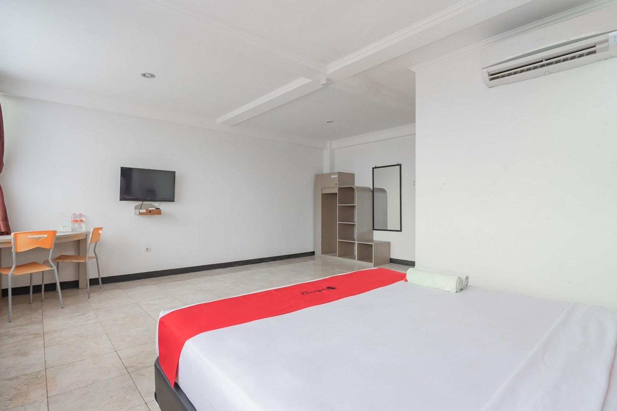 מלון Reddoorz Near Sukabumi Station 2 מראה חיצוני תמונה