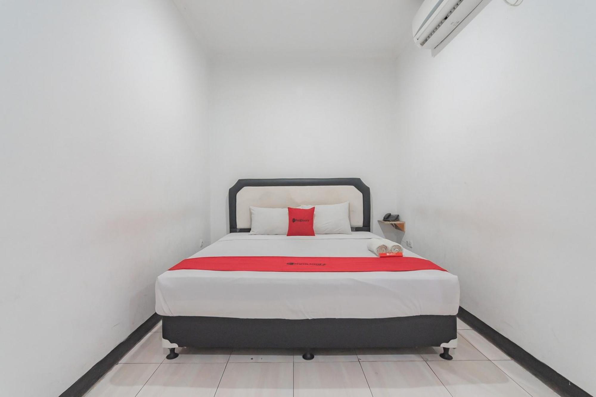 מלון Reddoorz Near Sukabumi Station 2 מראה חיצוני תמונה