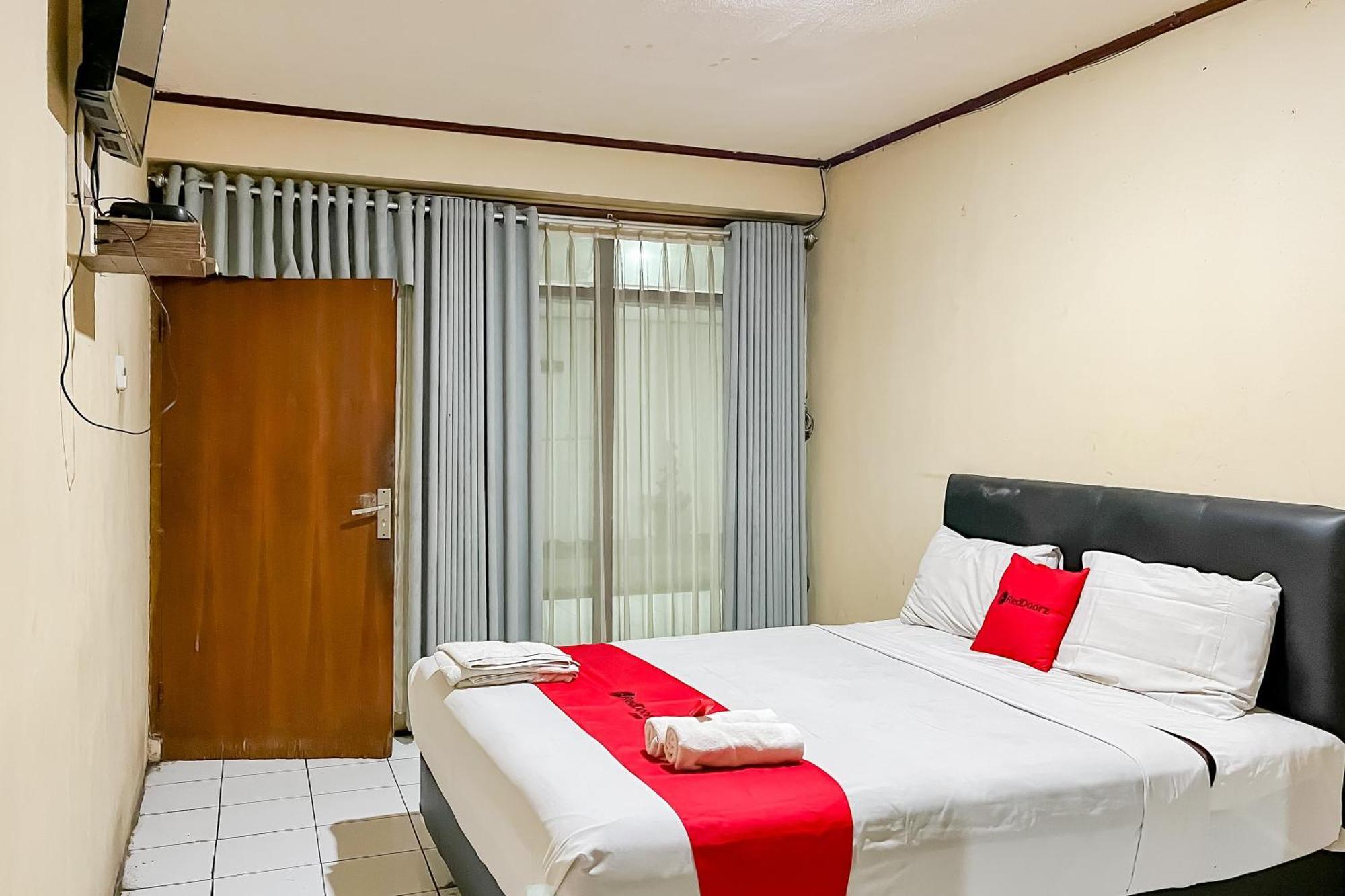 מלון Reddoorz Near Sukabumi Station 2 מראה חיצוני תמונה
