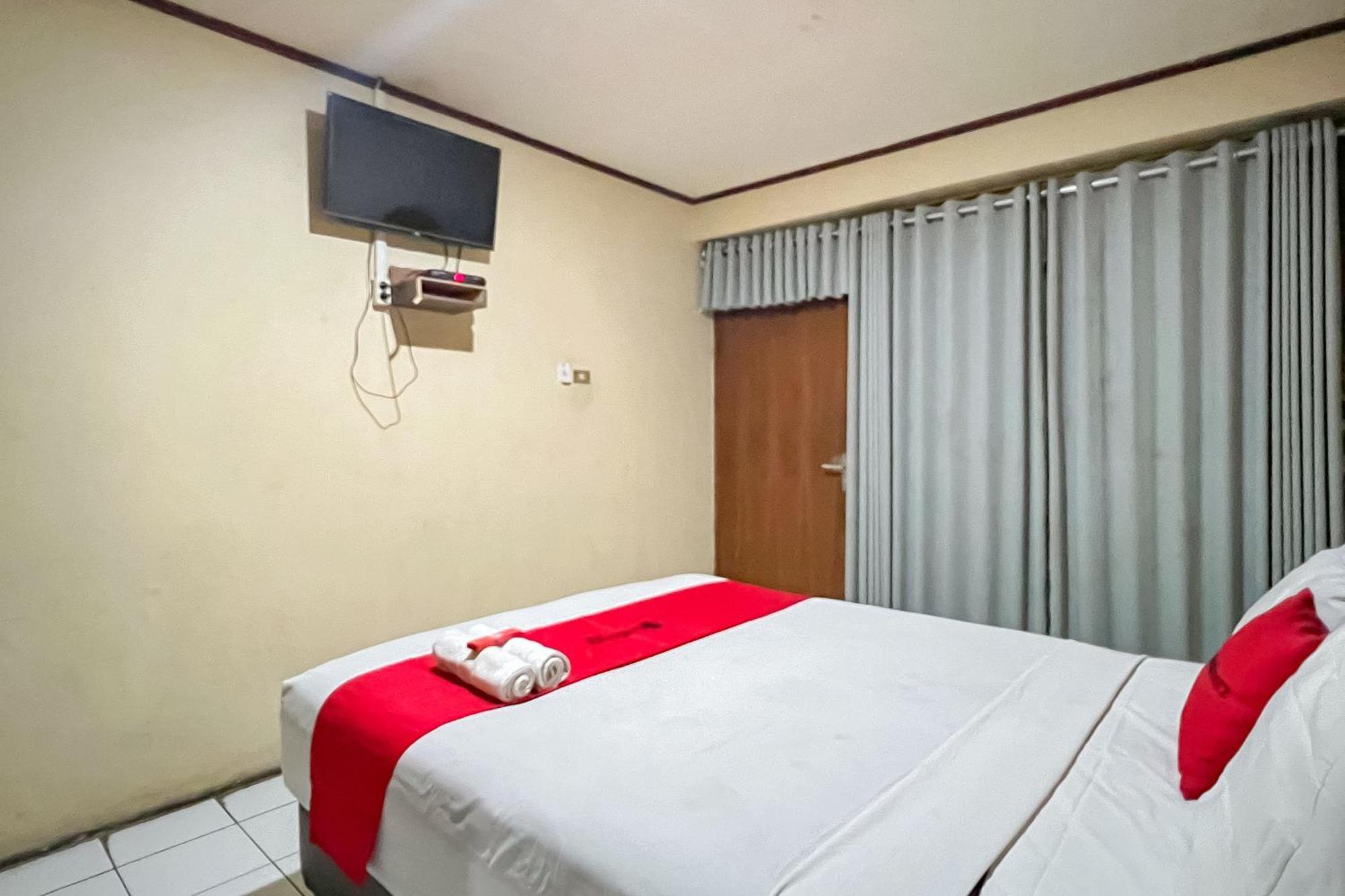 מלון Reddoorz Near Sukabumi Station 2 מראה חיצוני תמונה